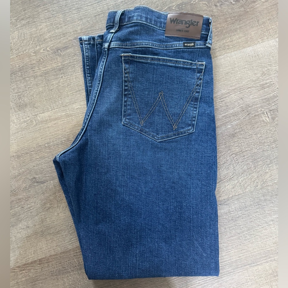 Wrangler Men's Classic Indigo Relaxed Jeans